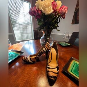 Nine West woman’s animal print 5” pumps size 10.  Please look at all pic NWT